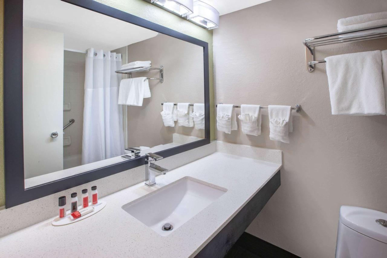 Baymont By Wyndham Grand Rapids Near Downtown 호텔 와이오밍 외부 사진